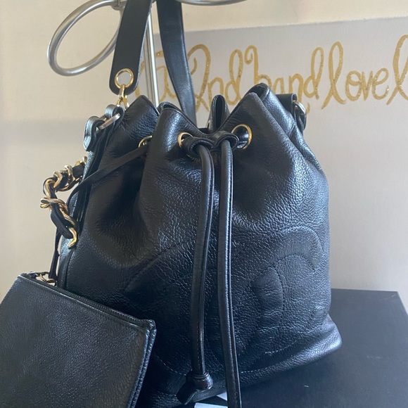 Authentic CHANEL CAVIAR BLACK BUCKET DRAWSTRING BAG WITH POUCH & DUST BAG - Picture 3 of 7